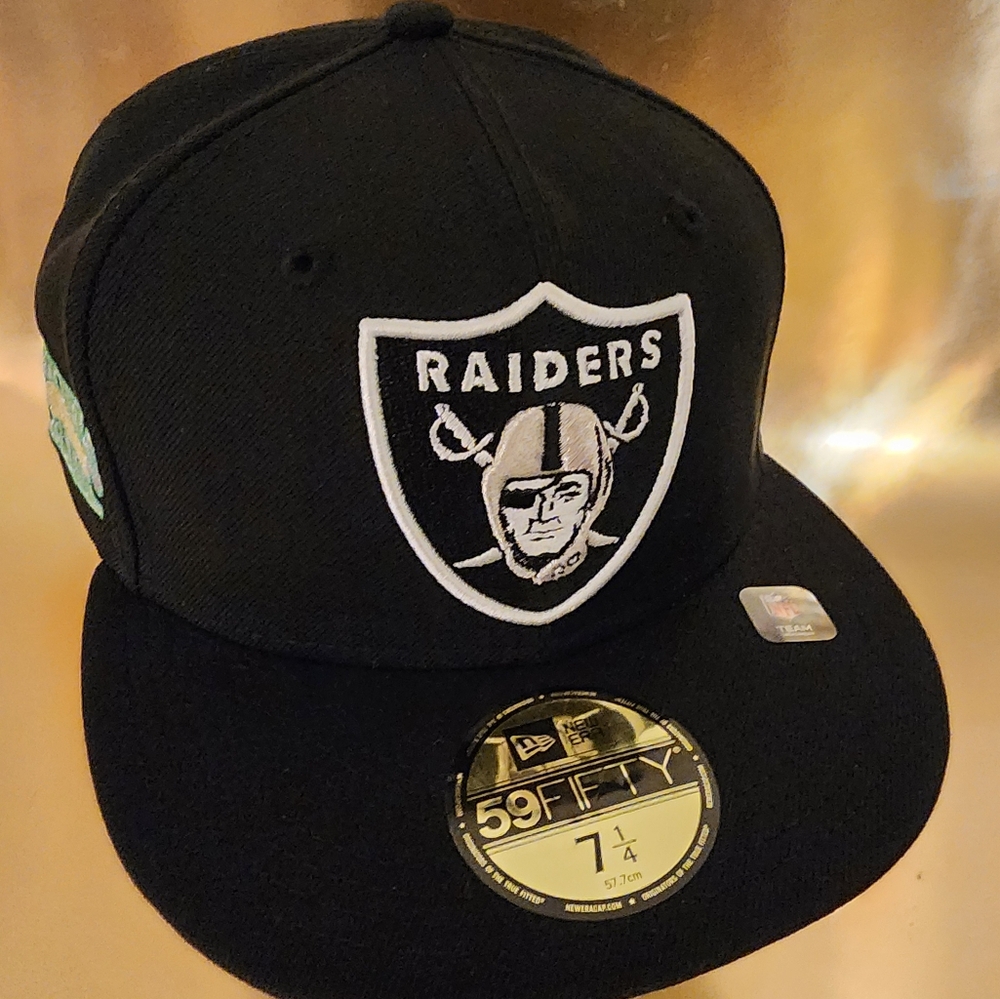 Las Vegas Raiders New Era Size 7 1/4 NFL Super Bowl 18 Patch Fitted Hat
